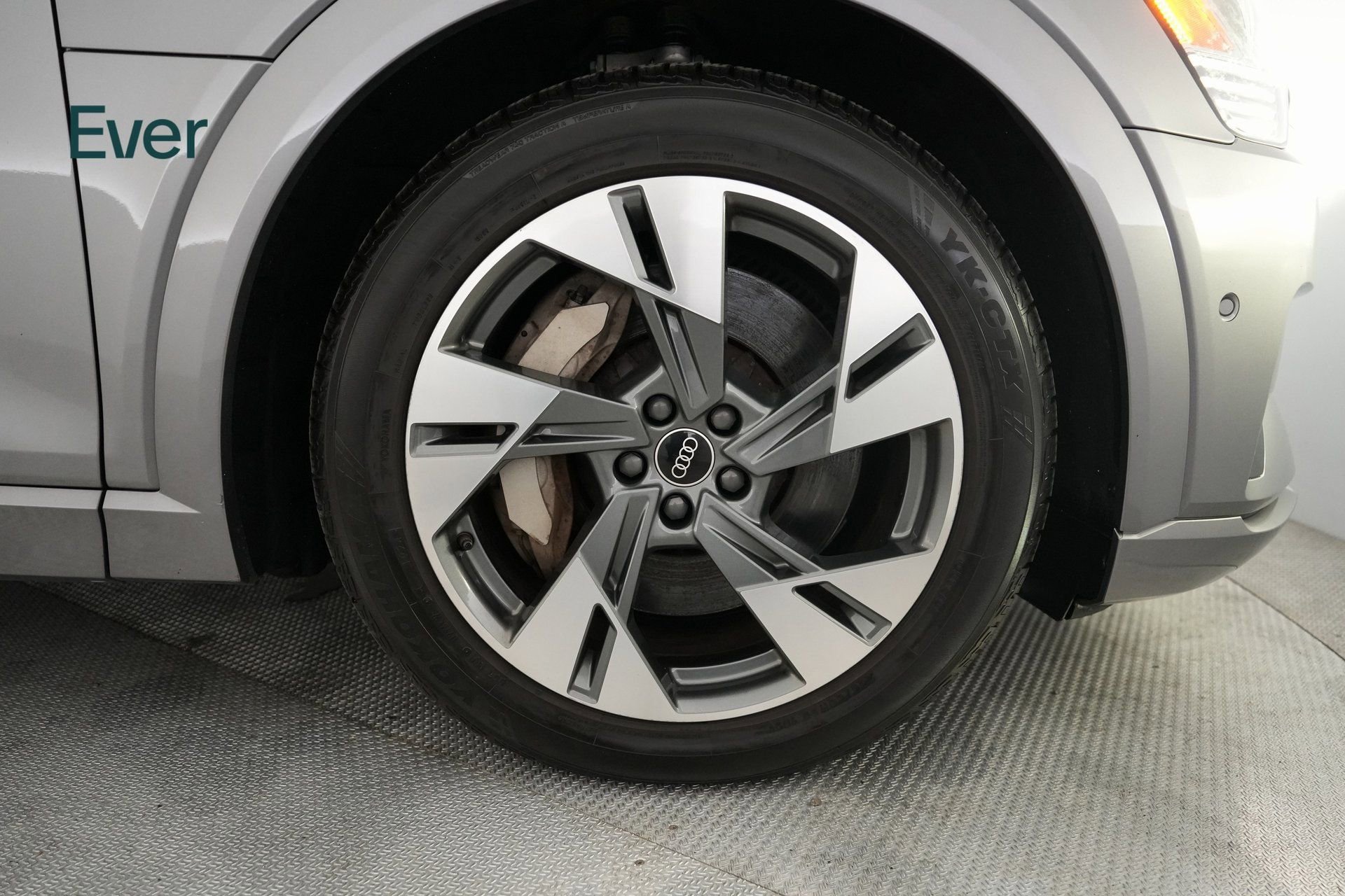 Used 2021 Audi e-tron Prestige w/ Prestige Package image 18