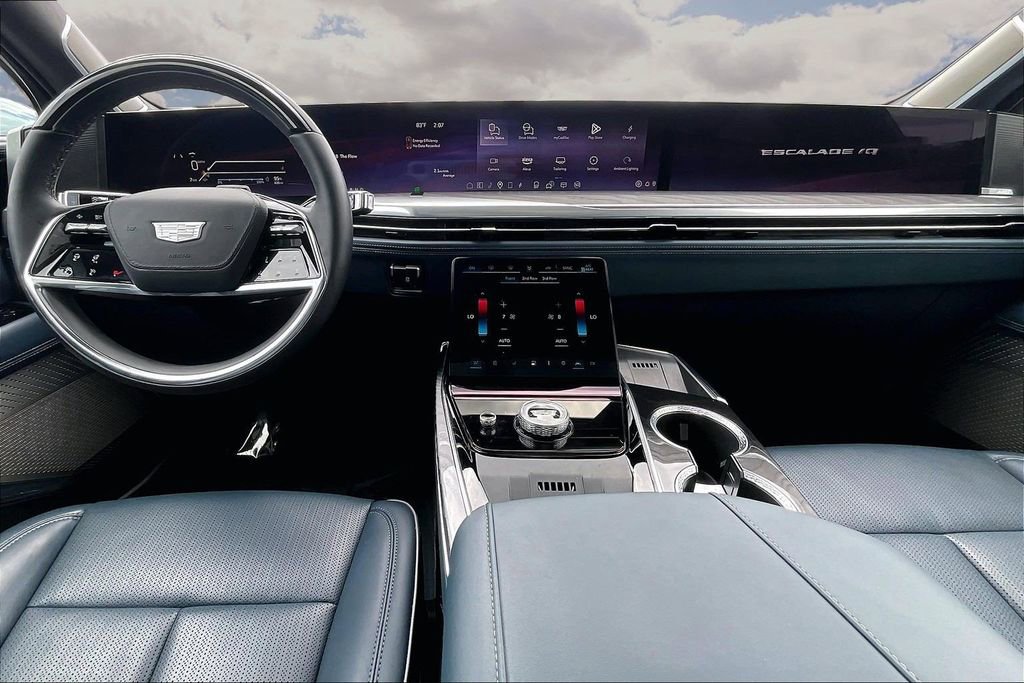 Certified 2025 Cadillac Escalade IQ Luxury 2 w/ LPO, Premium Carpet Package AWD/4WD image 7