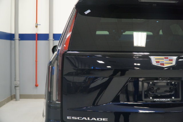 Certified 2022 Cadillac Escalade Sport Platinum AWD/4WD image 4