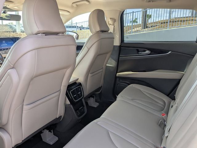 Used 2022 Lincoln Nautilus FWD w/ Premium Package image 13