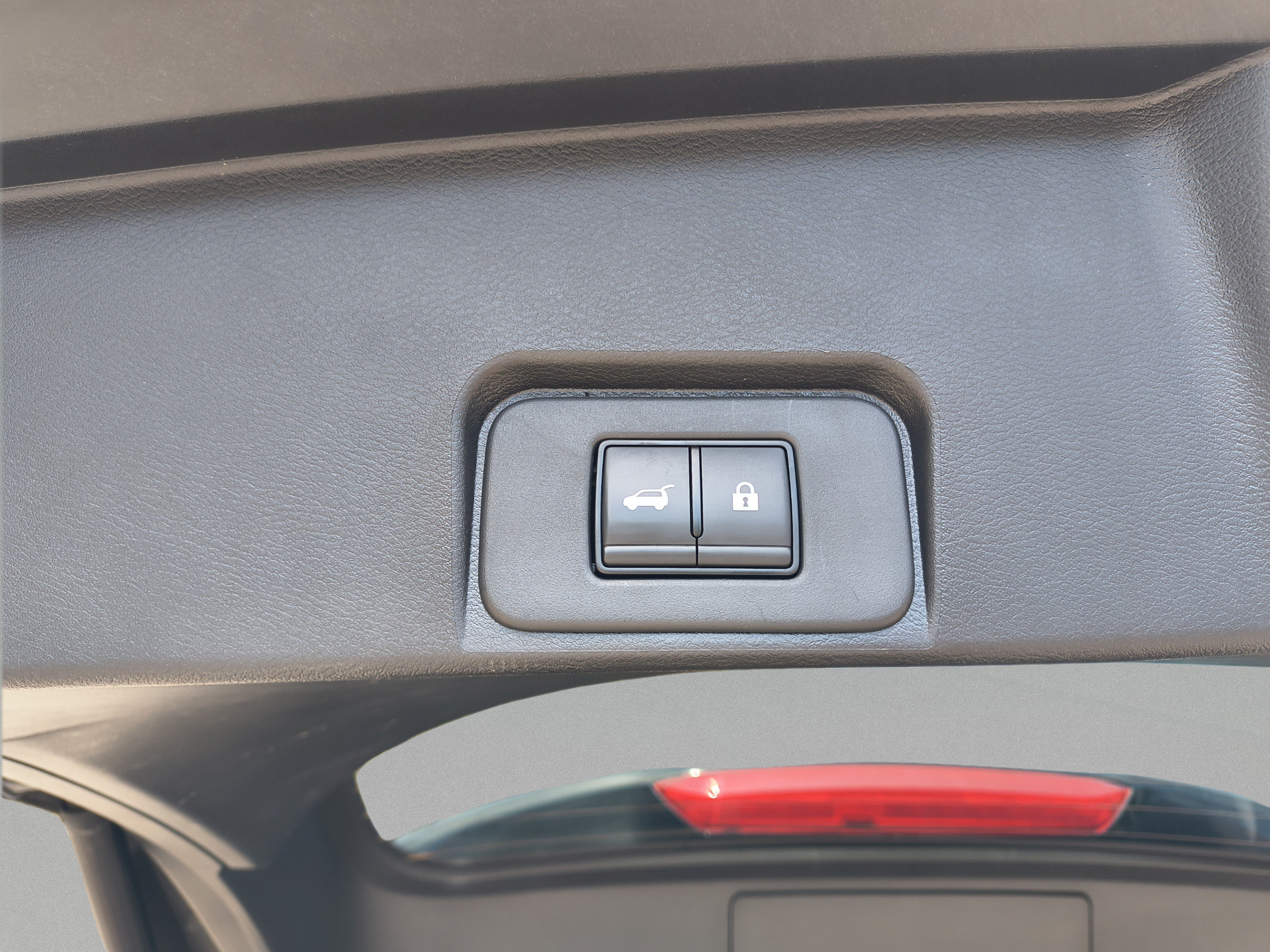 Certified 2025 Nissan Rogue SV FWD image 12