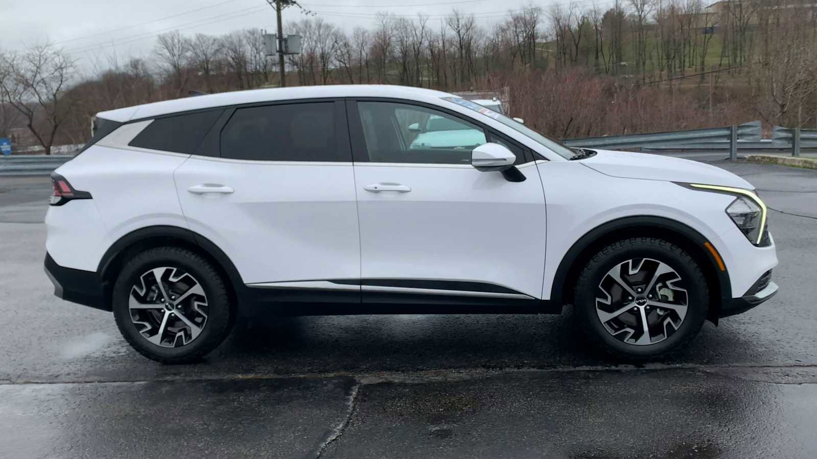 Used 2023 Kia Sportage EX image 9