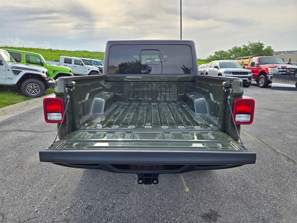 Used 2023 Jeep Gladiator Sport AWD/4WD image 32