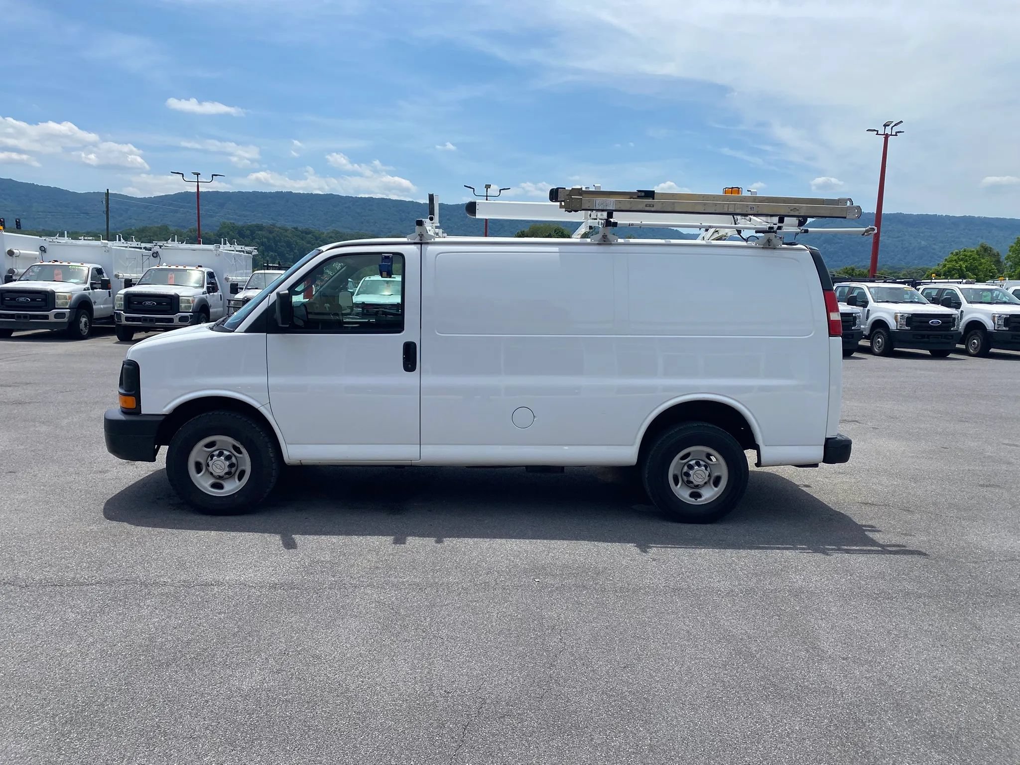 Used 2016 Chevrolet Express 2500 RWD image 5