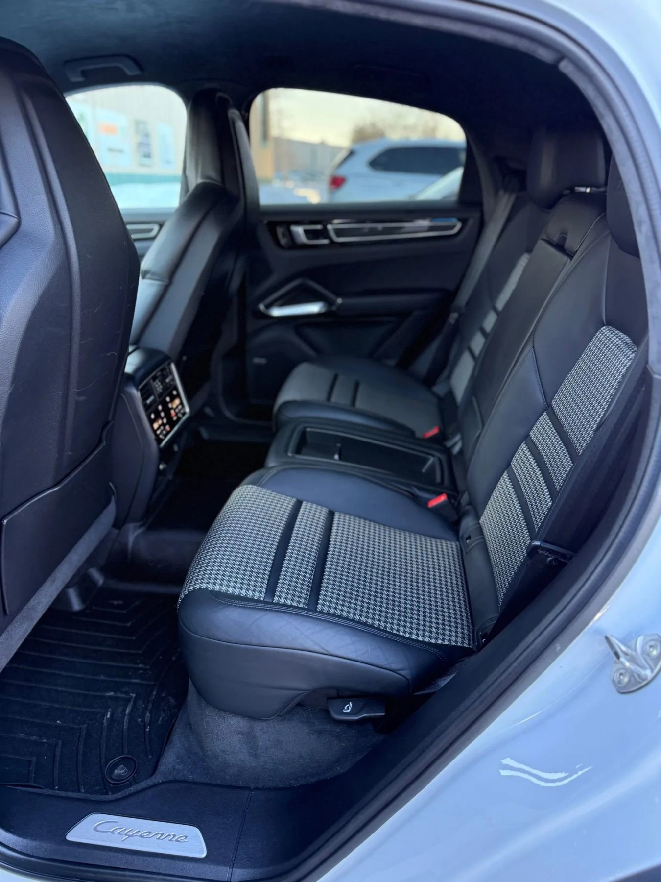 Used 2022 Porsche Cayenne Turbo image 20