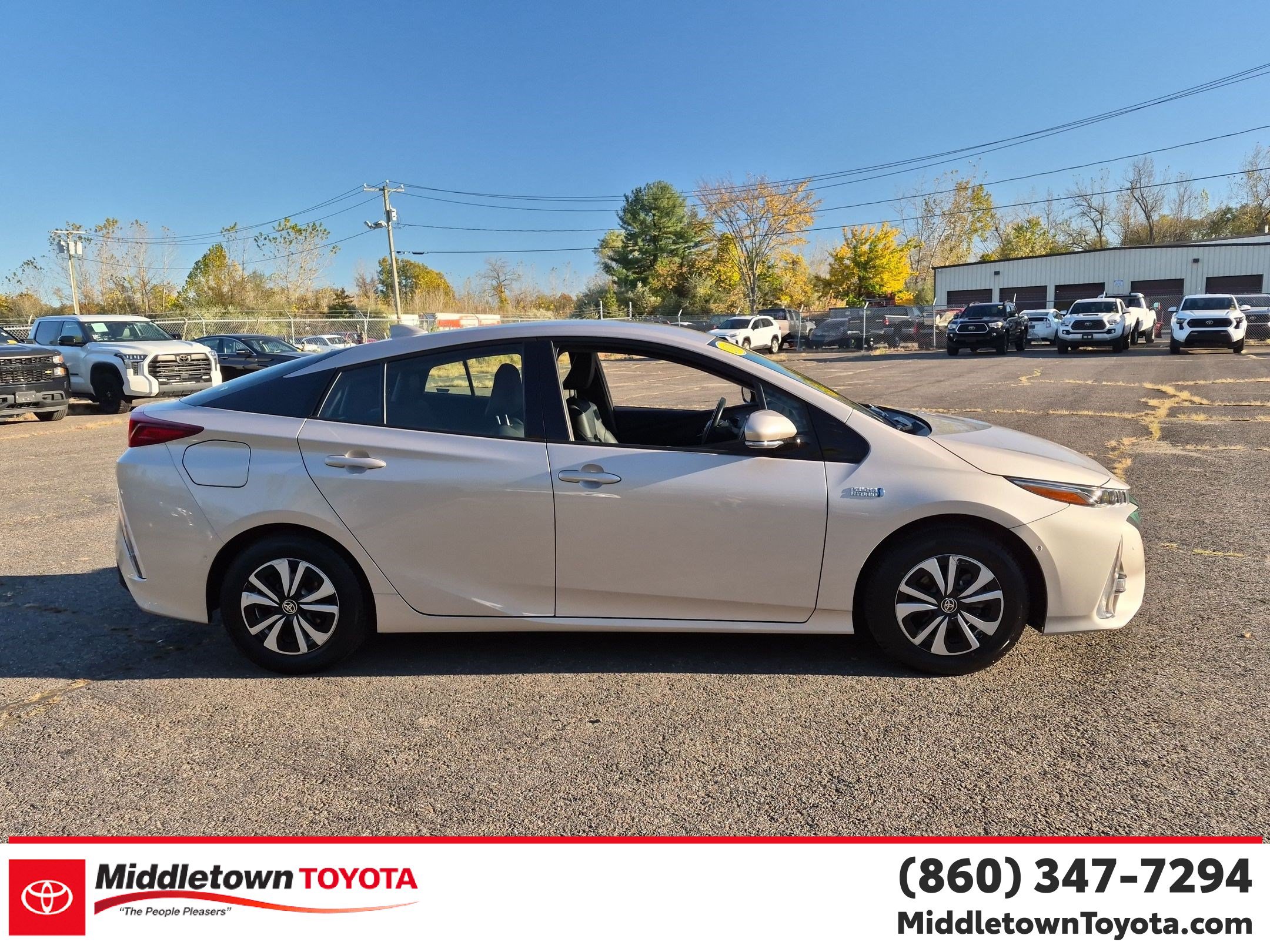 Used 2018 Toyota Prius Prime Advanced FWD image 2