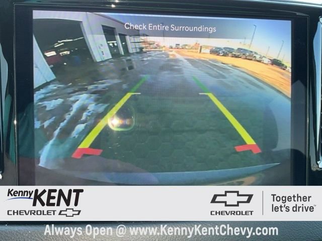 Used 2023 Chrysler Pacifica Touring-L image 2