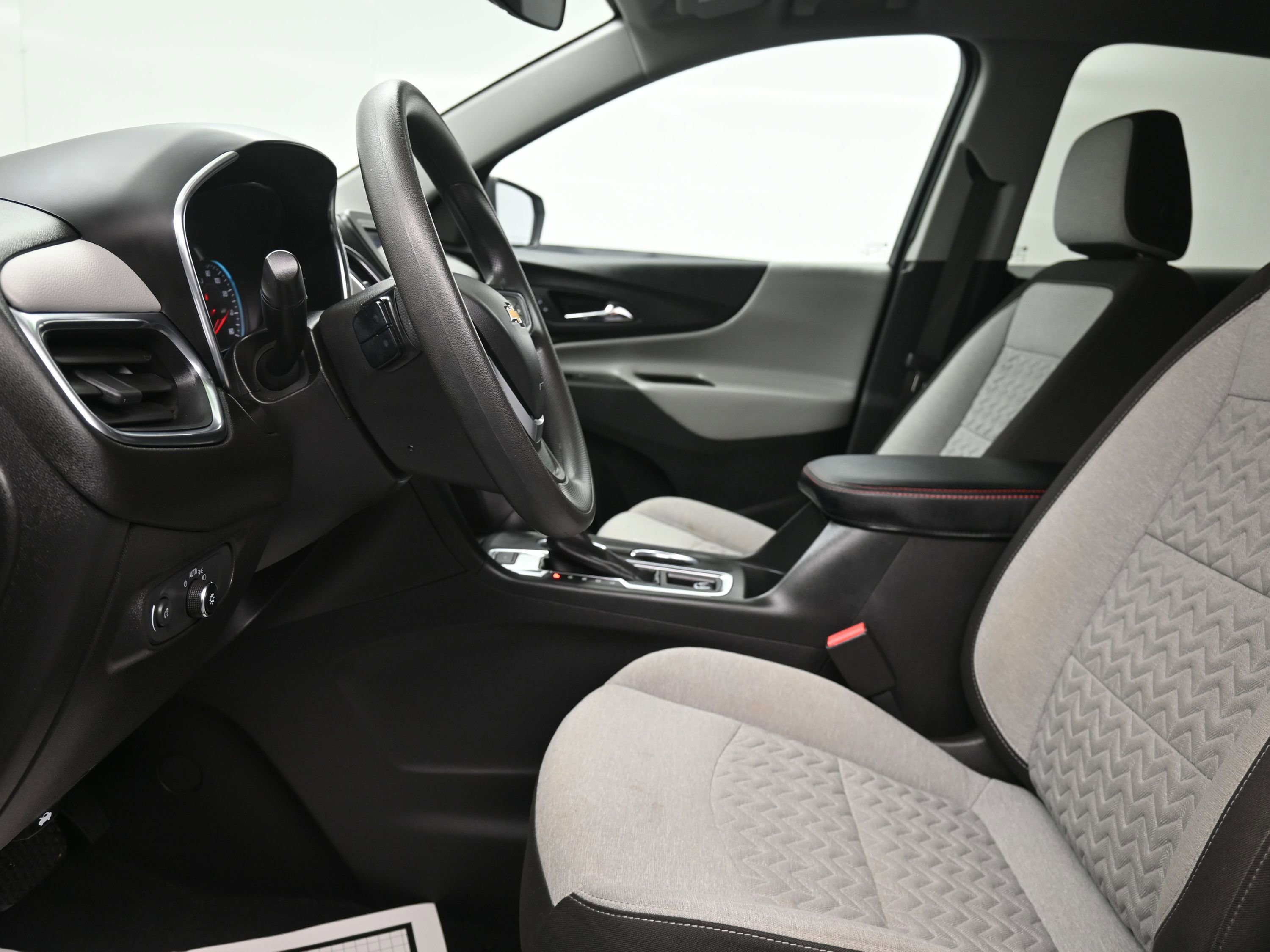 Used 2022 Chevrolet Equinox LS w/ LS Convenience Package image 18