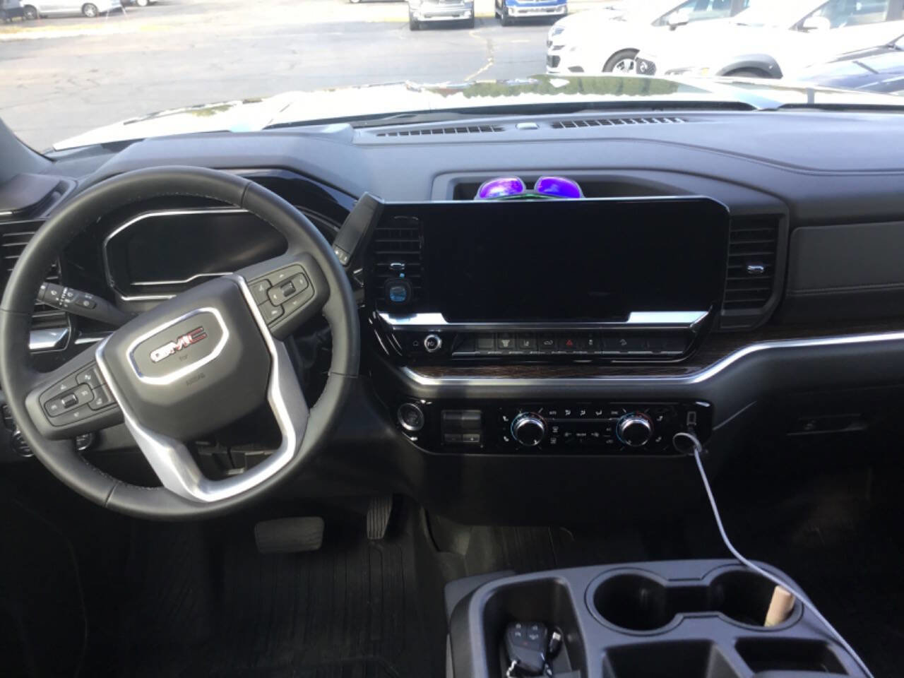 Used 2025 GMC Sierra 2500 SLE w/ SLE Value Package; image 4