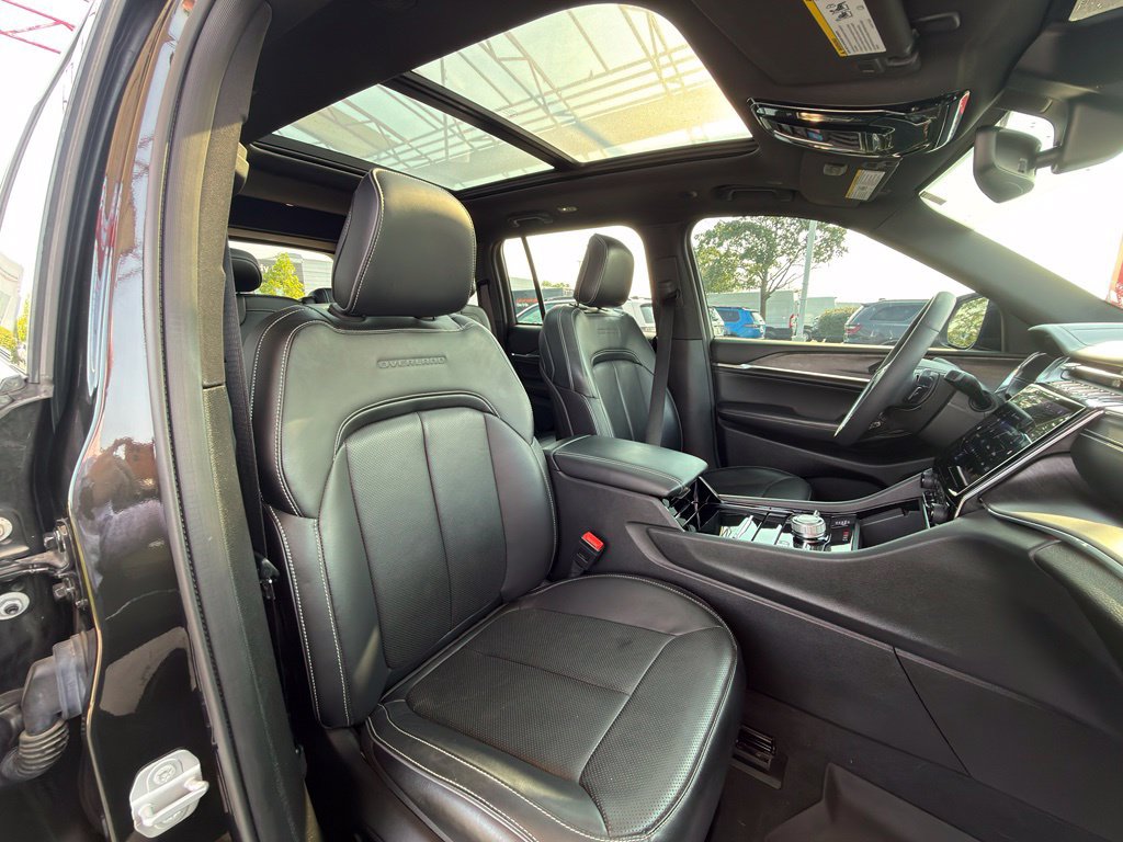 Used 2023 Jeep Grand Cherokee Overland AWD/4WD image 35