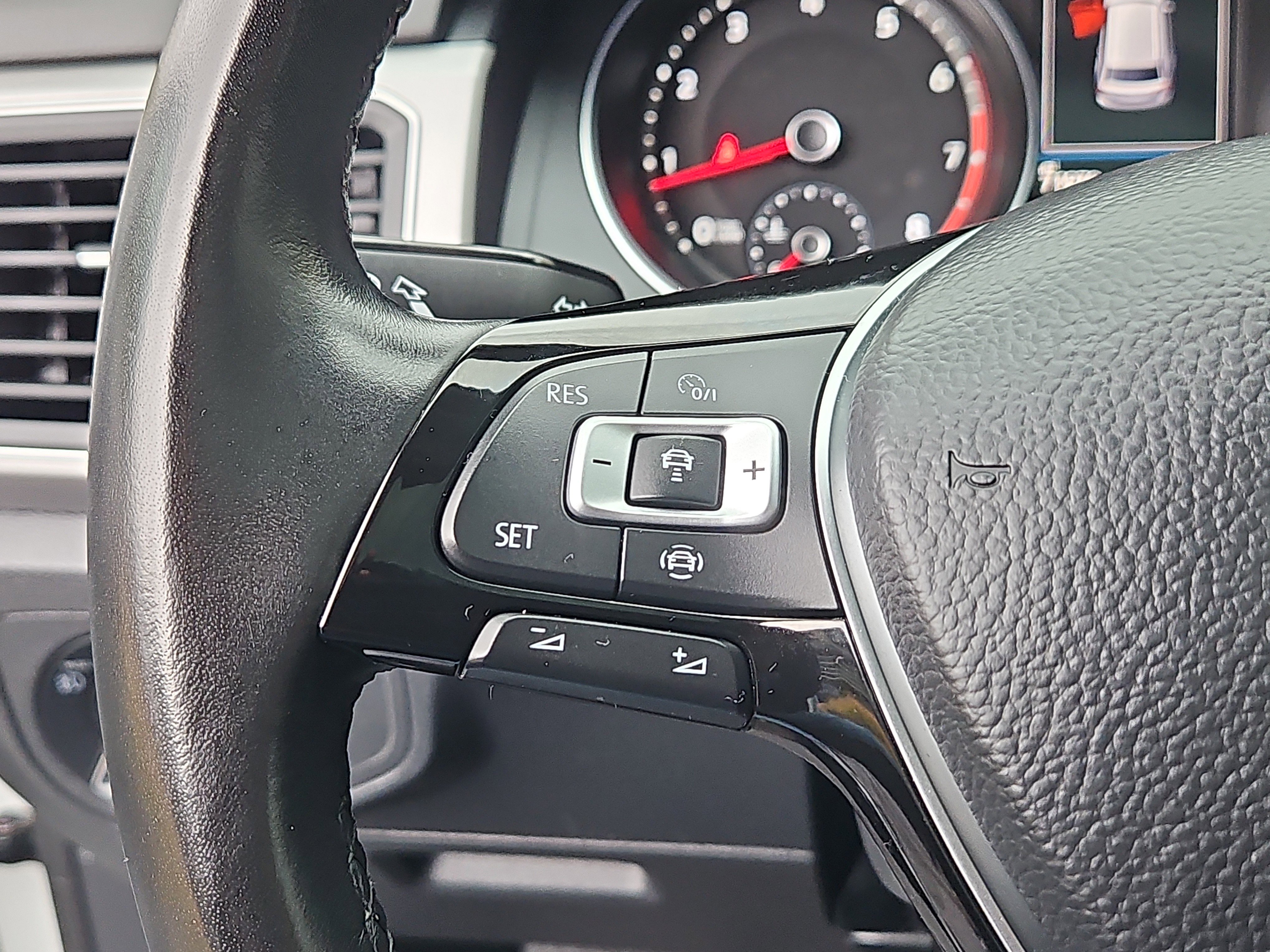 Used 2019 Volkswagen Atlas SE w/ Panoramic Sunroof Package image 19