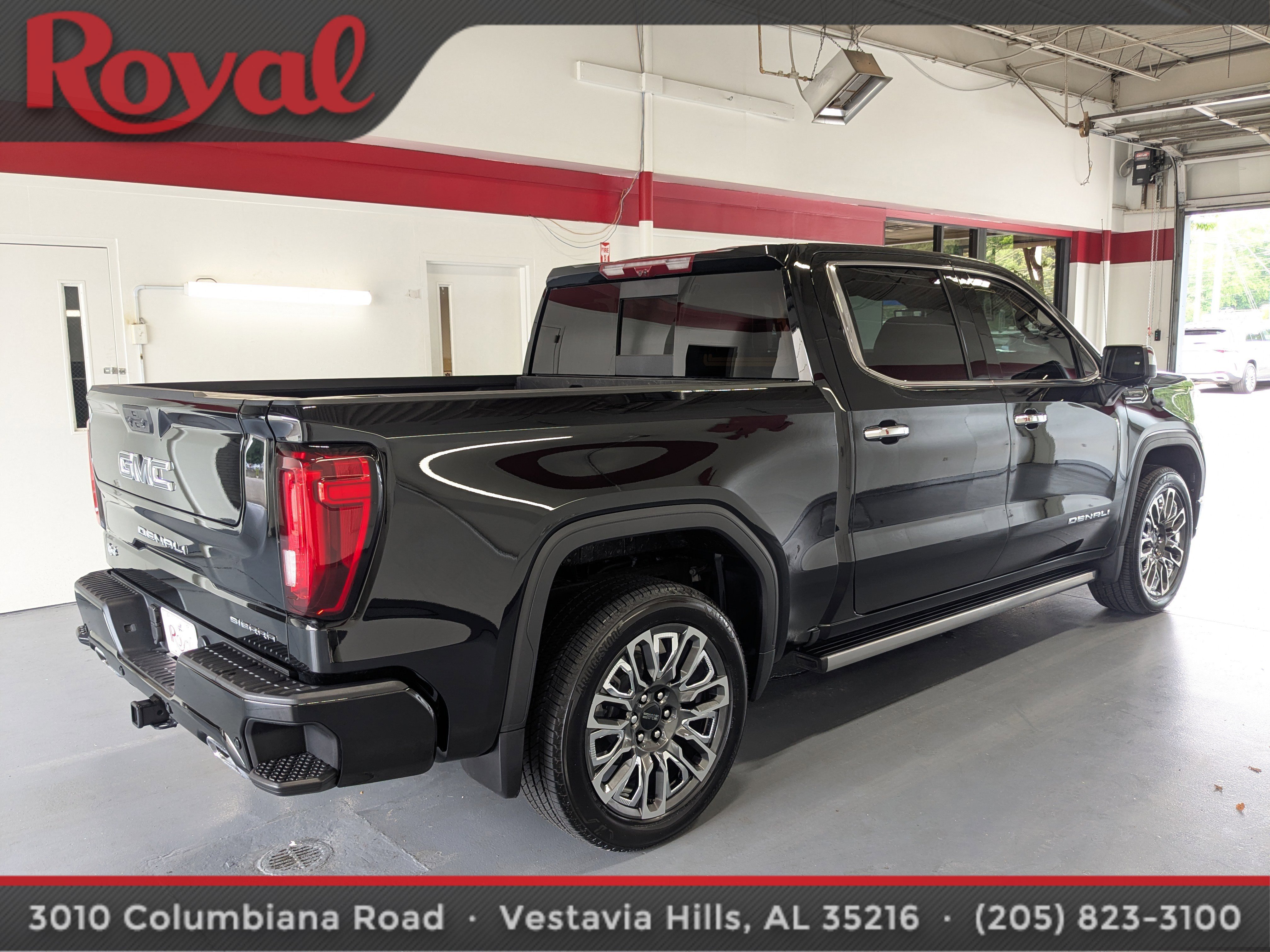 Used 2025 GMC Sierra 1500 Denali Ultimate AWD/4WD image 4