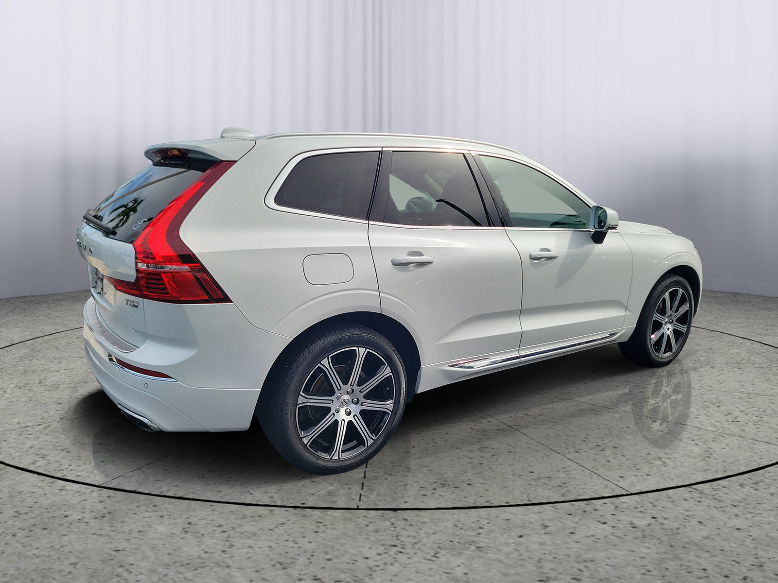 Used 2020 Volvo XC60 T5 Inscription w/ Protection Package Premier FWD image 2