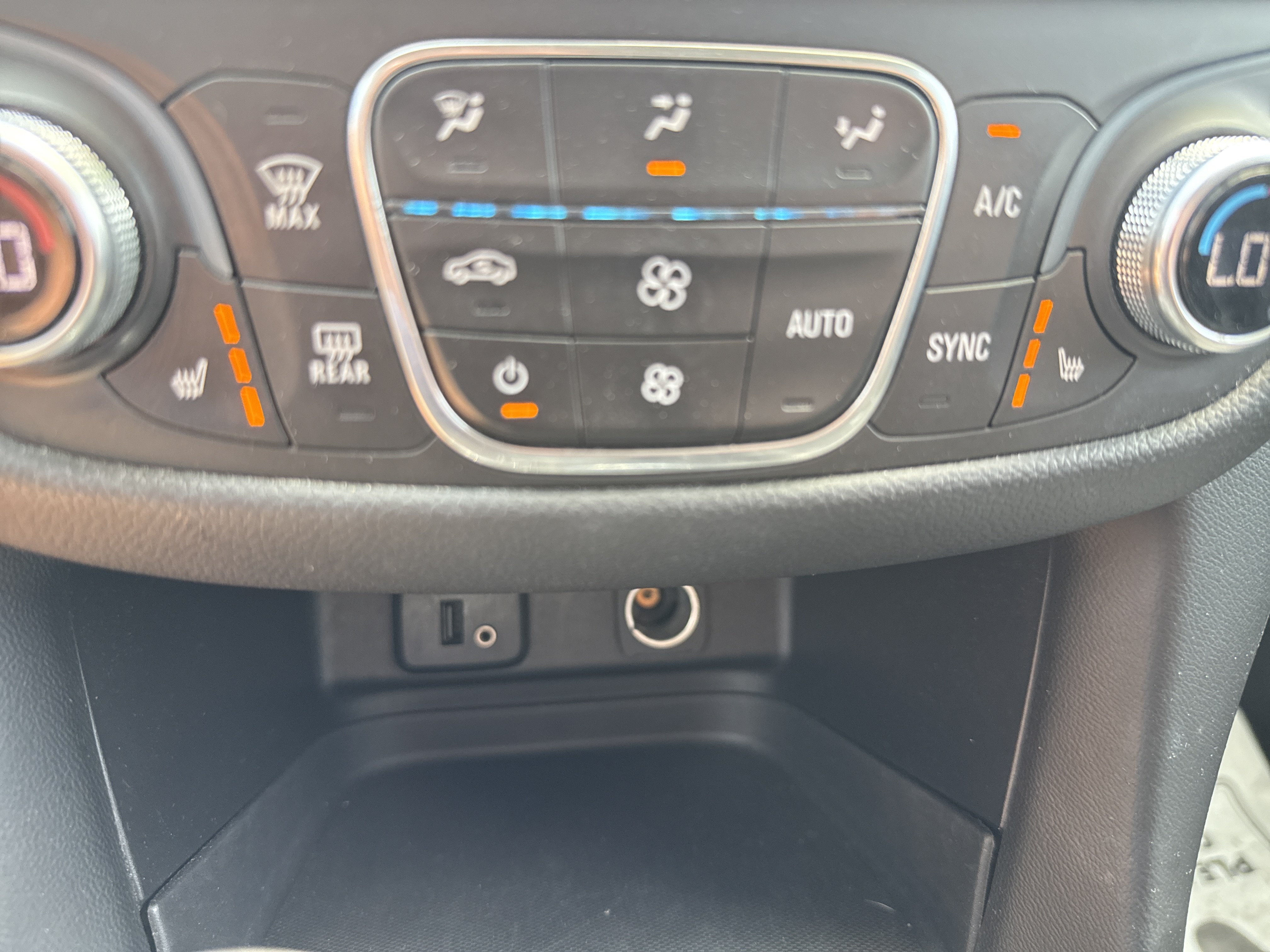 Used 2018 Chevrolet Equinox LT AWD/4WD image 27