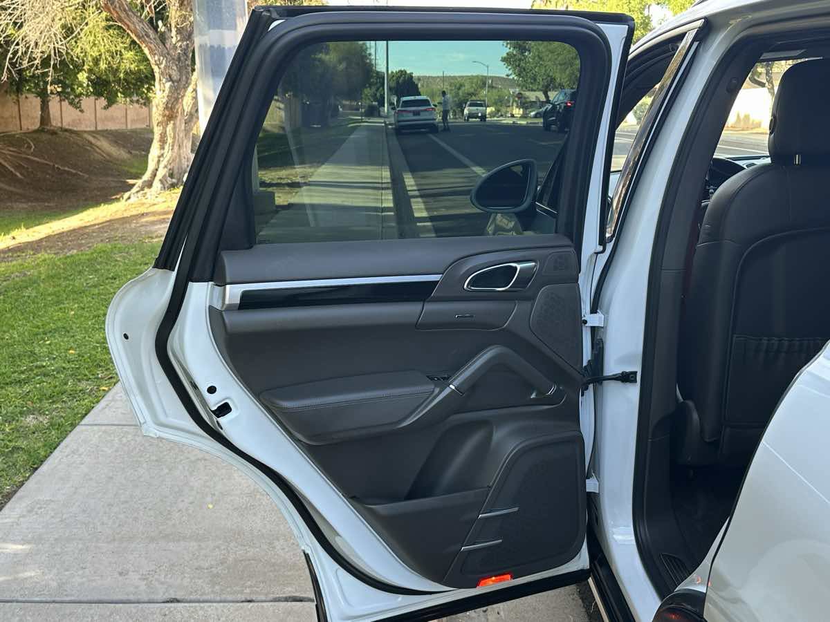 Used 2016 Porsche Cayenne AWD/4WD image 49