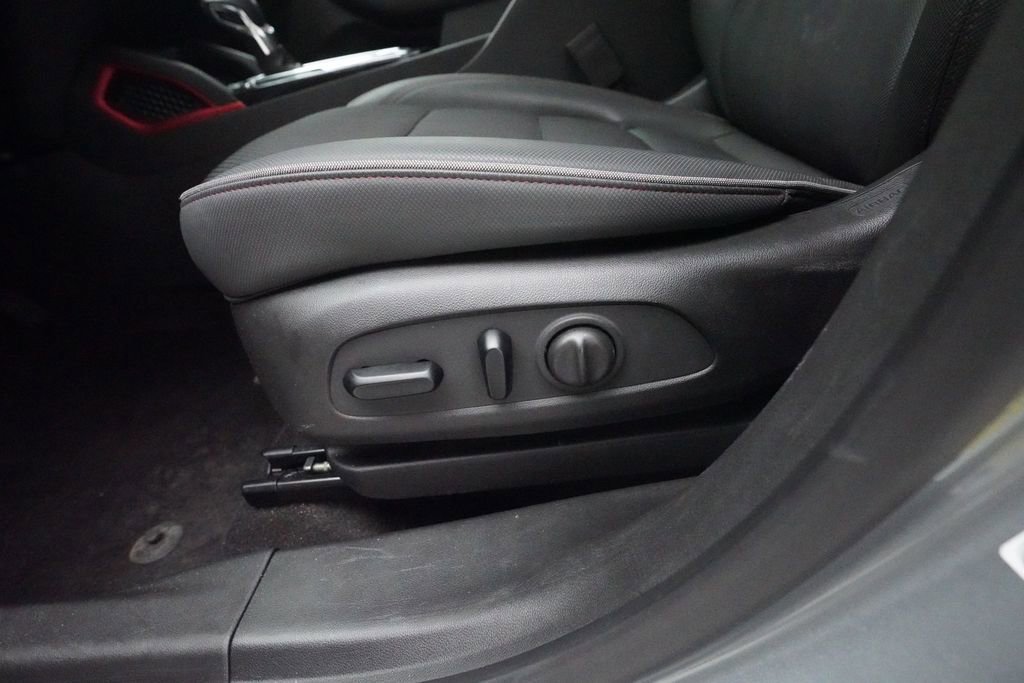 Used 2023 Chevrolet TrailBlazer RS w/ Technology Package image 28