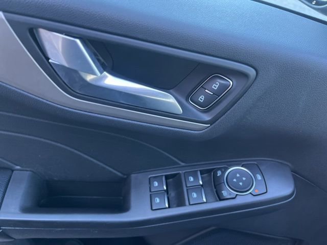 Used 2021 Ford Escape SE w/ SE Sport Appearance Package image 17