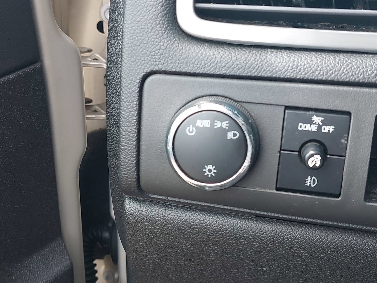 Used 2010 Chevrolet Suburban LS RWD image 21