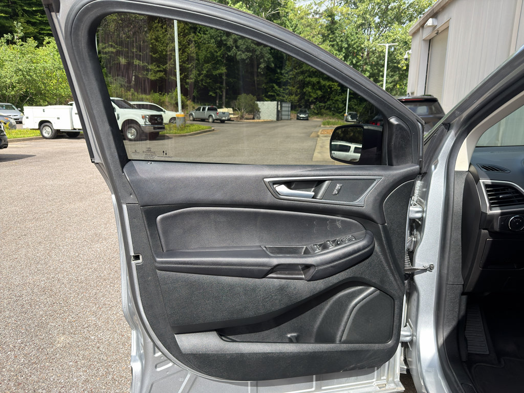 Used 2022 Ford Edge SE AWD/4WD image 9