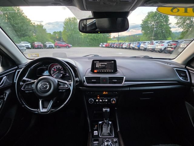 Used 2018 MAZDA MAZDA3 Grand Touring w/ Premium Equipment Package FWD image 18
