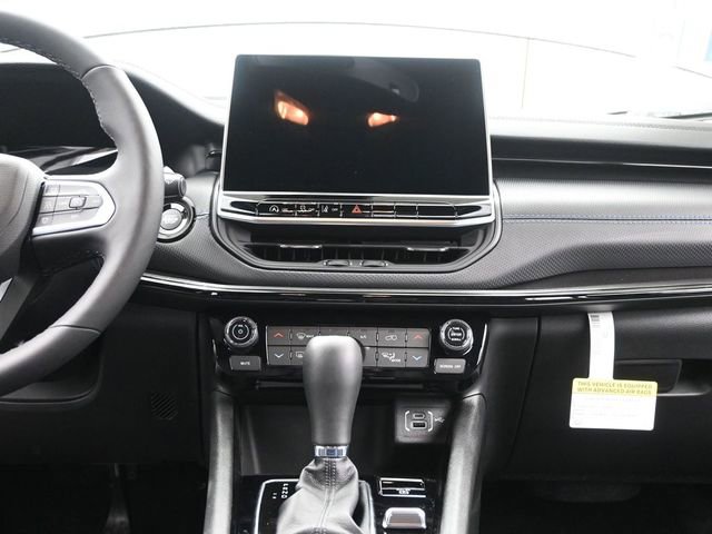 New 2026 Jeep Compass Latitude w/ Sun and Sound Group AWD/4WD image 25