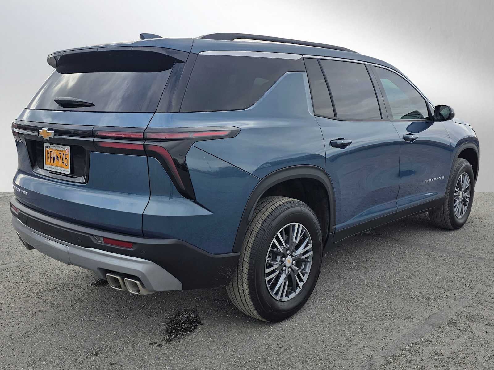 Used 2026 Chevrolet Traverse LT AWD/4WD image 3