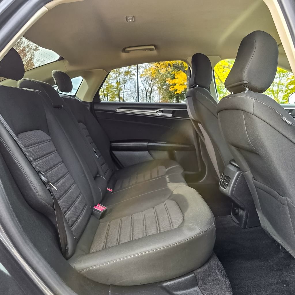 Used 2020 Ford Fusion SE FWD image 29