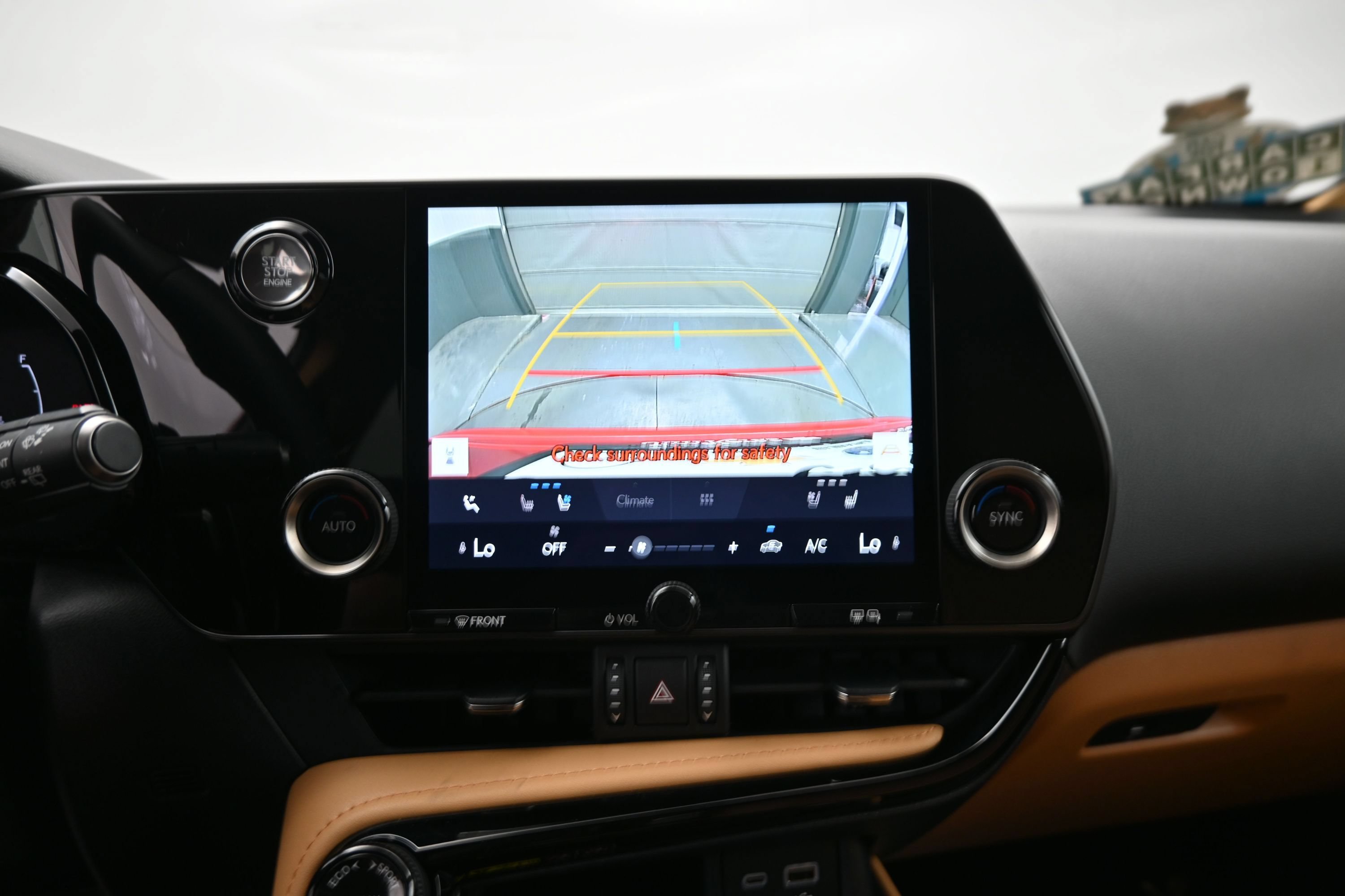 Used 2025 Lexus NX 250 FWD w/ Towing Package (2000 Lbs) image 17