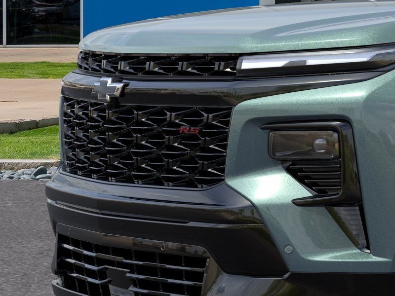 New 2027 Chevrolet Traverse RS w/ LPO, Floor Liner Package FWD image 13