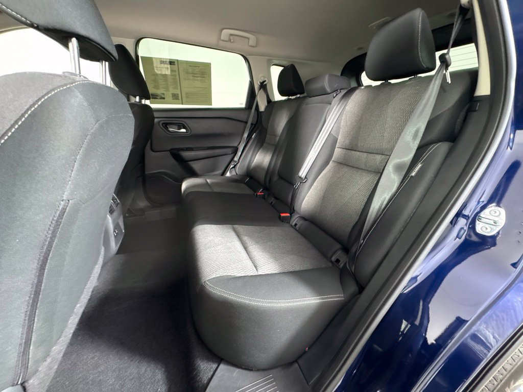 Used 2025 Nissan Rogue SV FWD image 16