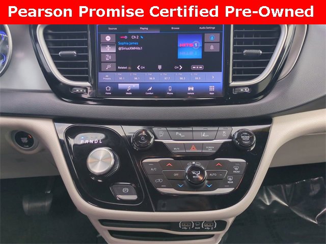 Used 2024 Chrysler Pacifica Touring-L image 19