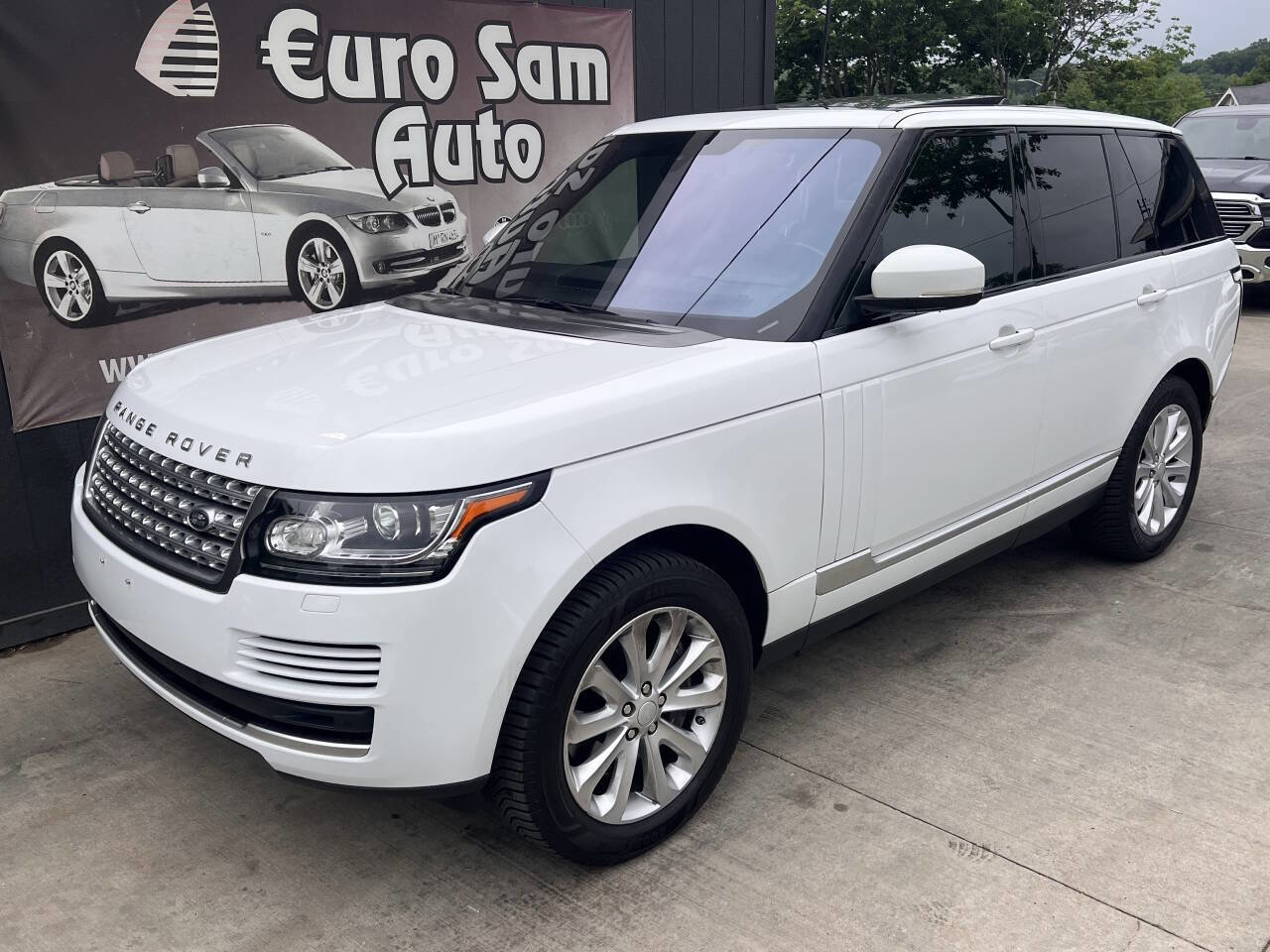 Used 2016 Land Rover Range Rover HSE image 2