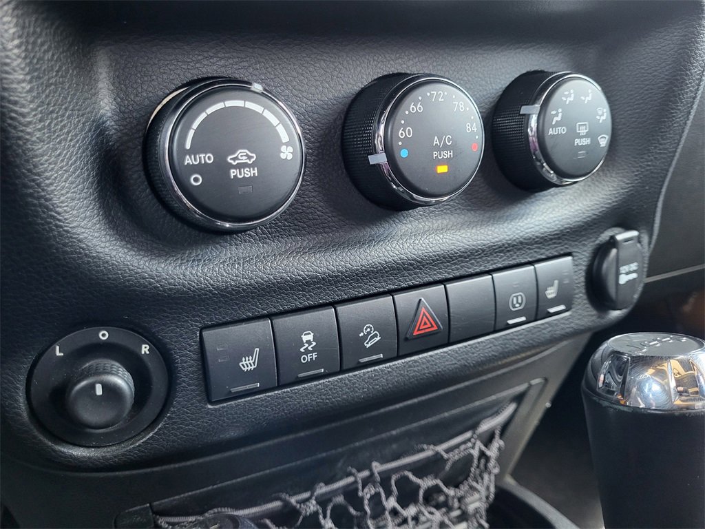 Used 2014 Jeep Wrangler Unlimited Sahara w/ Connectivity Group image 25