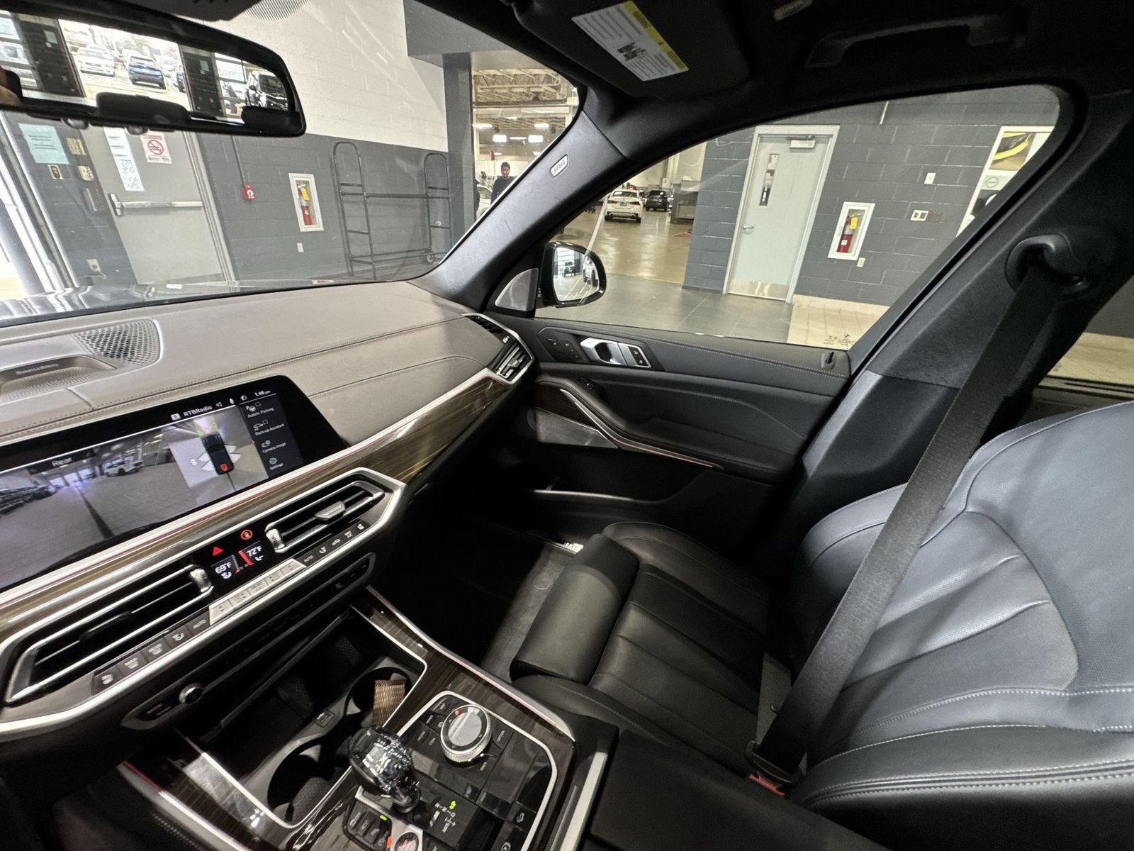 Used 2021 BMW X5 M50i w/ Executive Package image 3