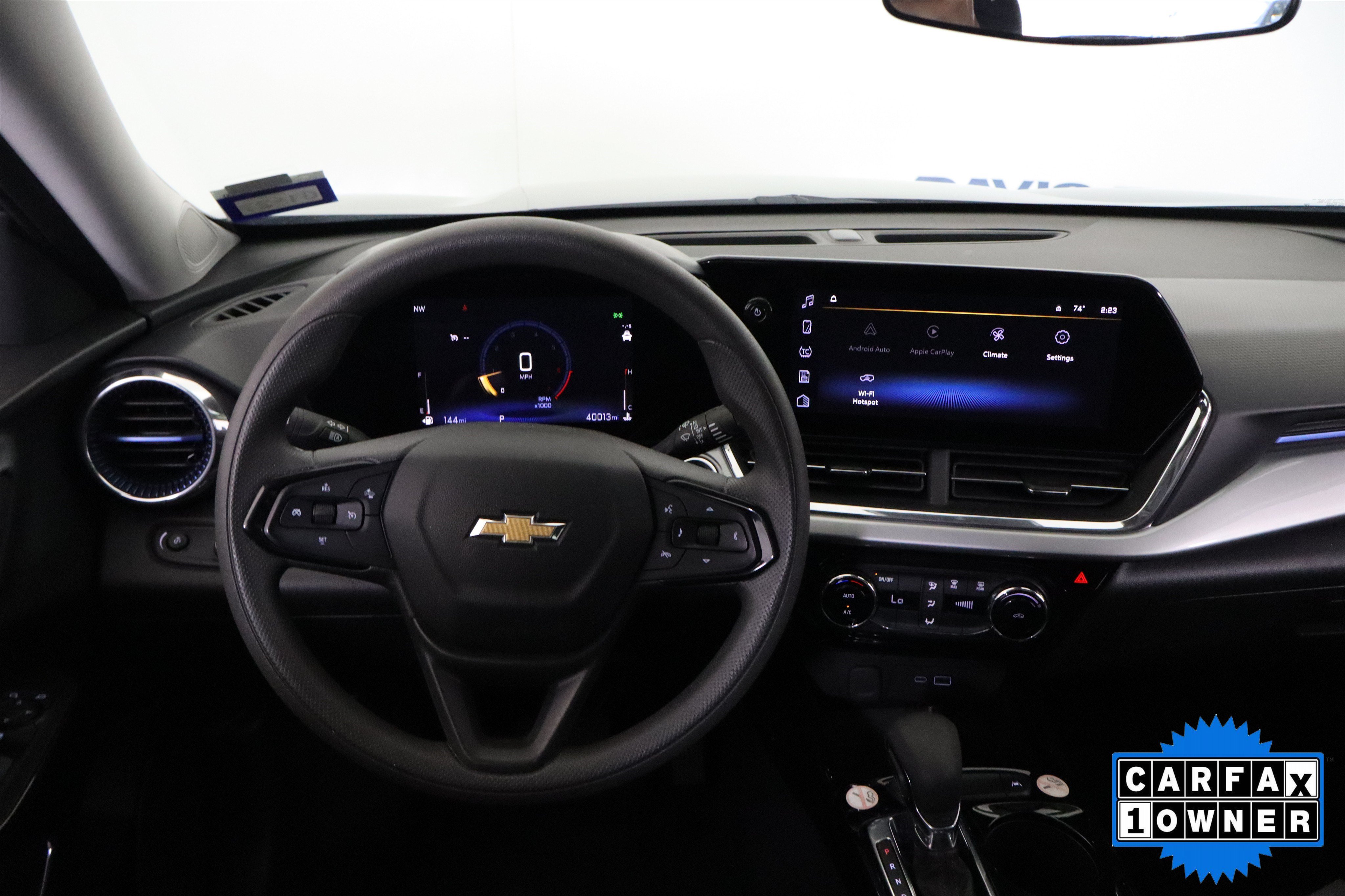 Used 2025 Chevrolet Trax LT FWD image 17