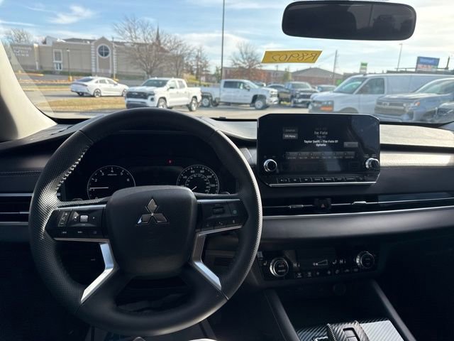 Used 2024 Mitsubishi Outlander SE Black Edition image 30