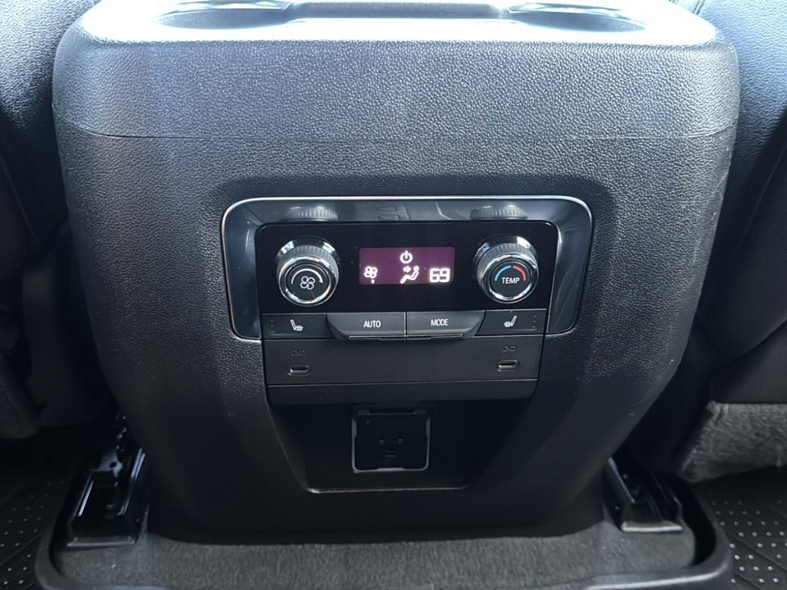 Used 2025 Chevrolet Suburban RST w/ Comfort Package AWD/4WD image 25