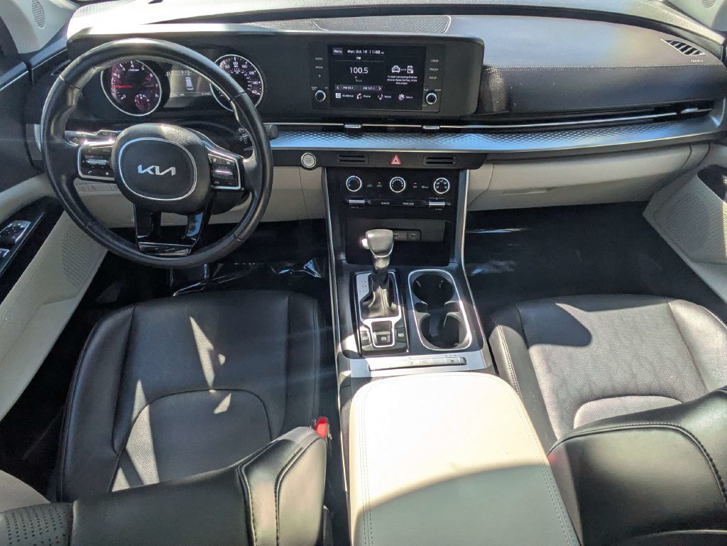 Used 2023 Kia Carnival LX FWD image 14
