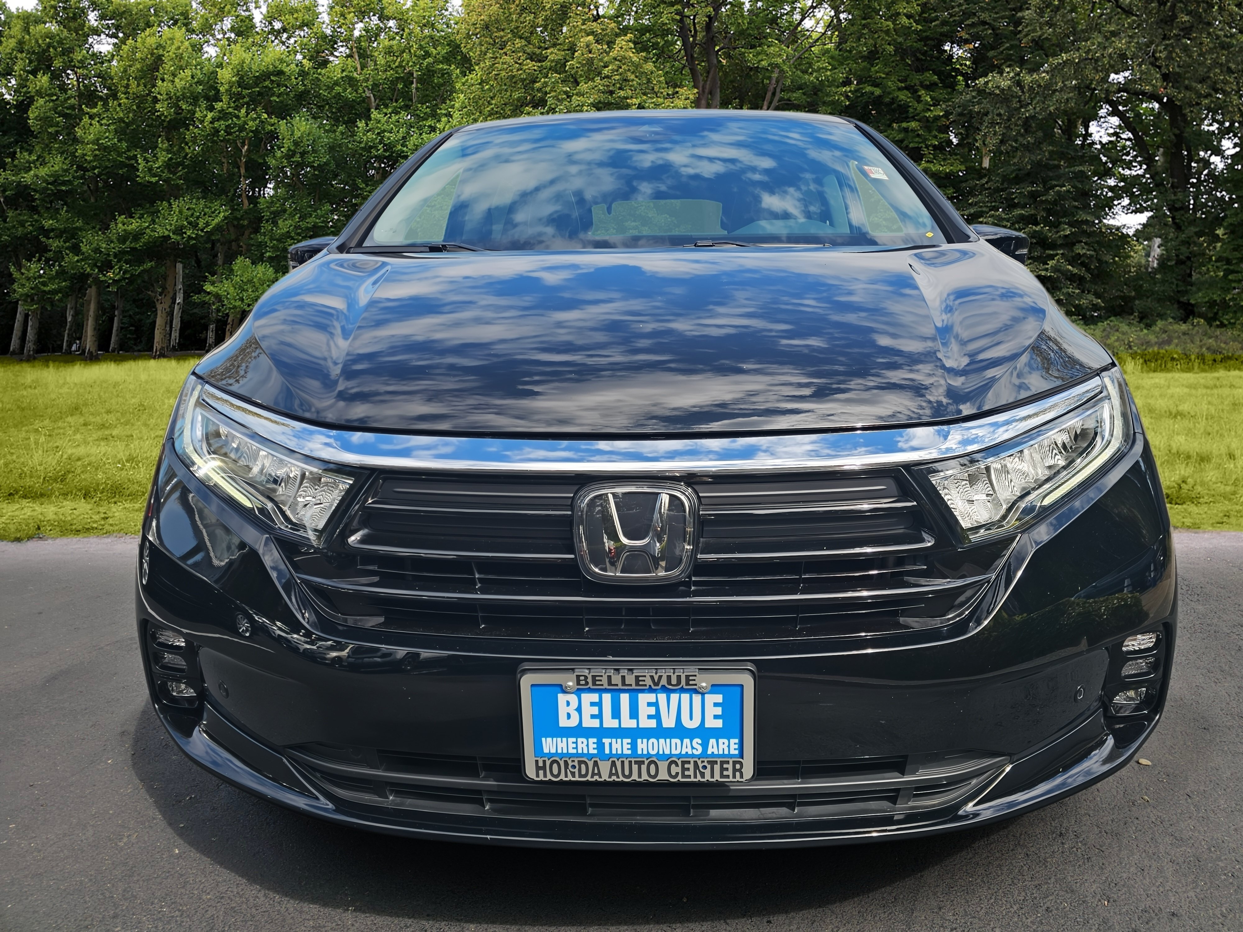 Used 2023 Honda Odyssey Elite image 2