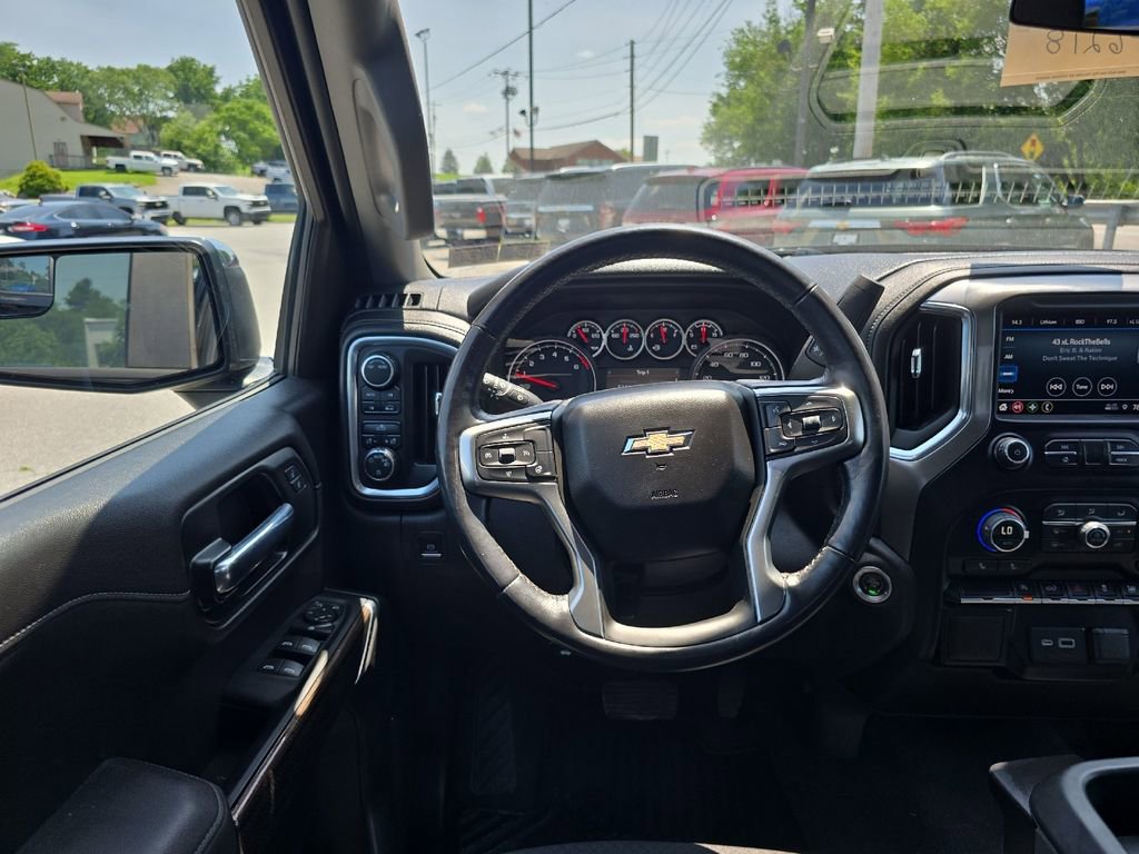Used 2022 Chevrolet Silverado 1500 LT AWD/4WD image 19