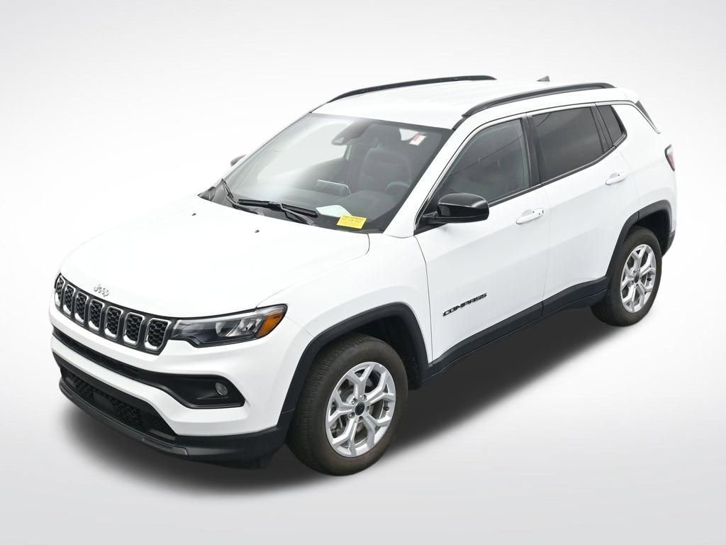 Used 2025 Jeep Compass Latitude image 21