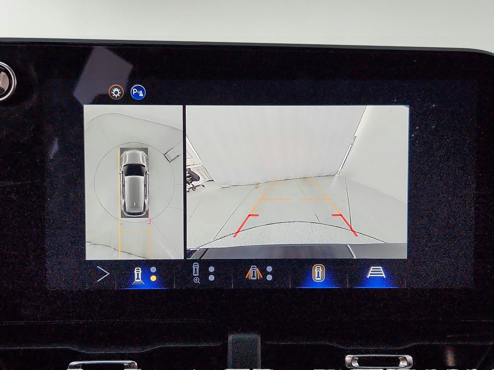 Used 2025 Chevrolet Equinox ACTIV w/ Safety and Technology Package AWD/4WD image 19
