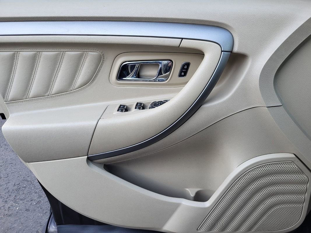 Used 2014 Ford Taurus SEL w/ Equipment Group 201A image 10