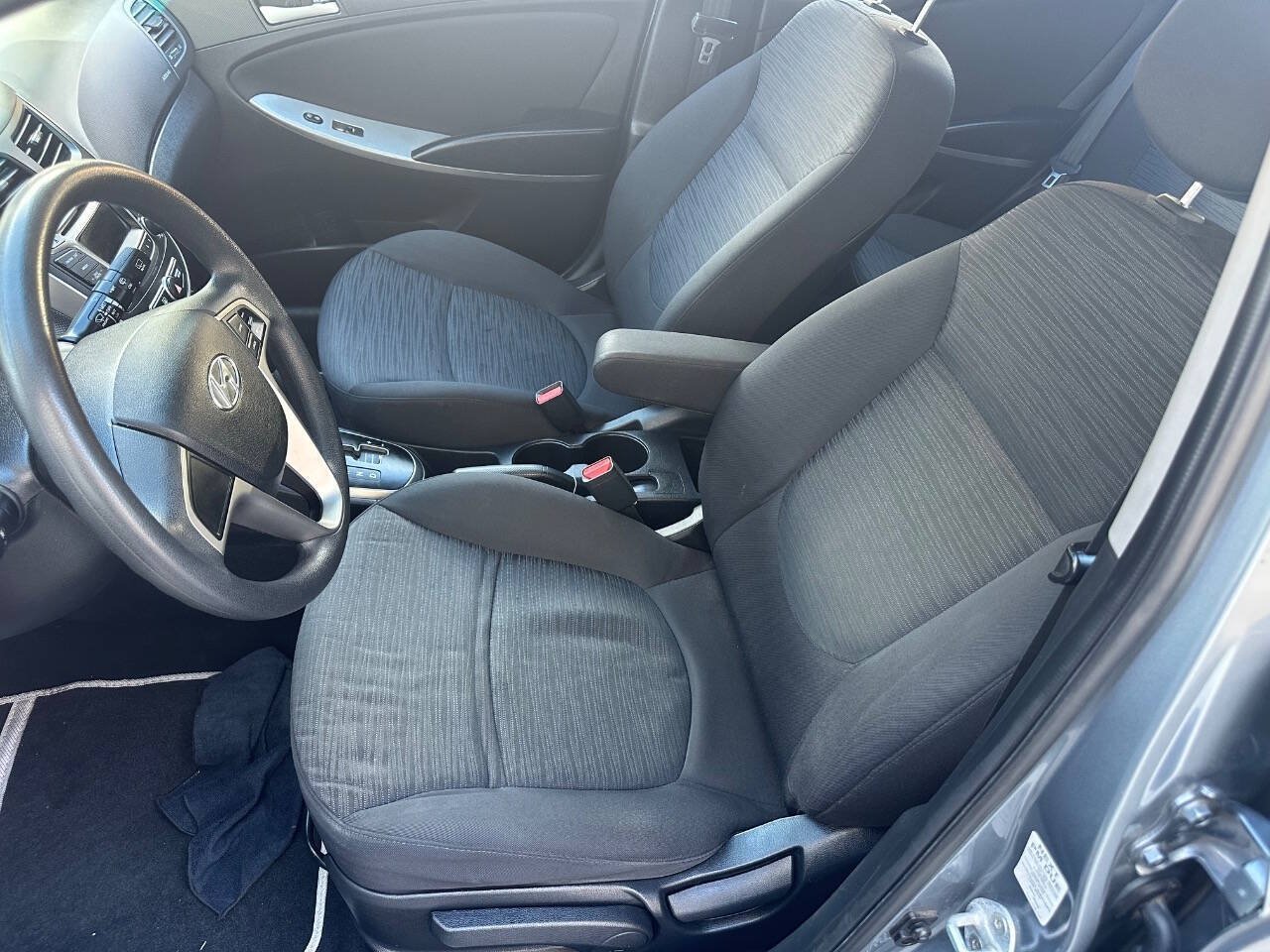 Used 2017 Hyundai Accent SE FWD image 21