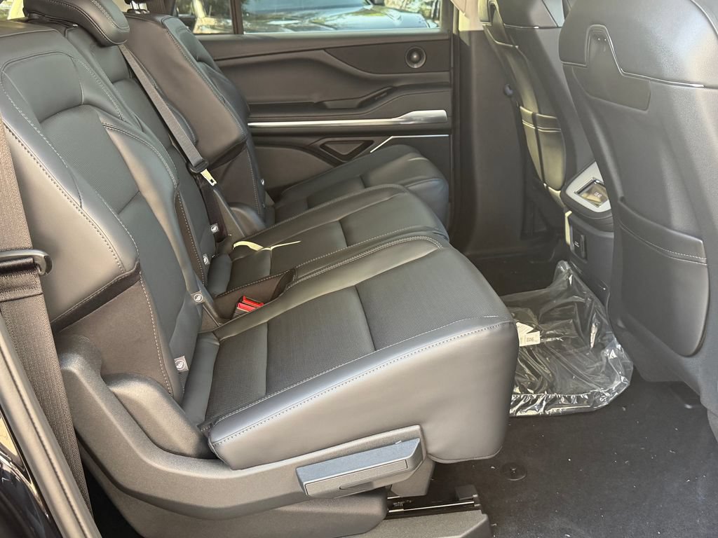 New 2027 Lincoln Navigator L Premier AWD/4WD image 14