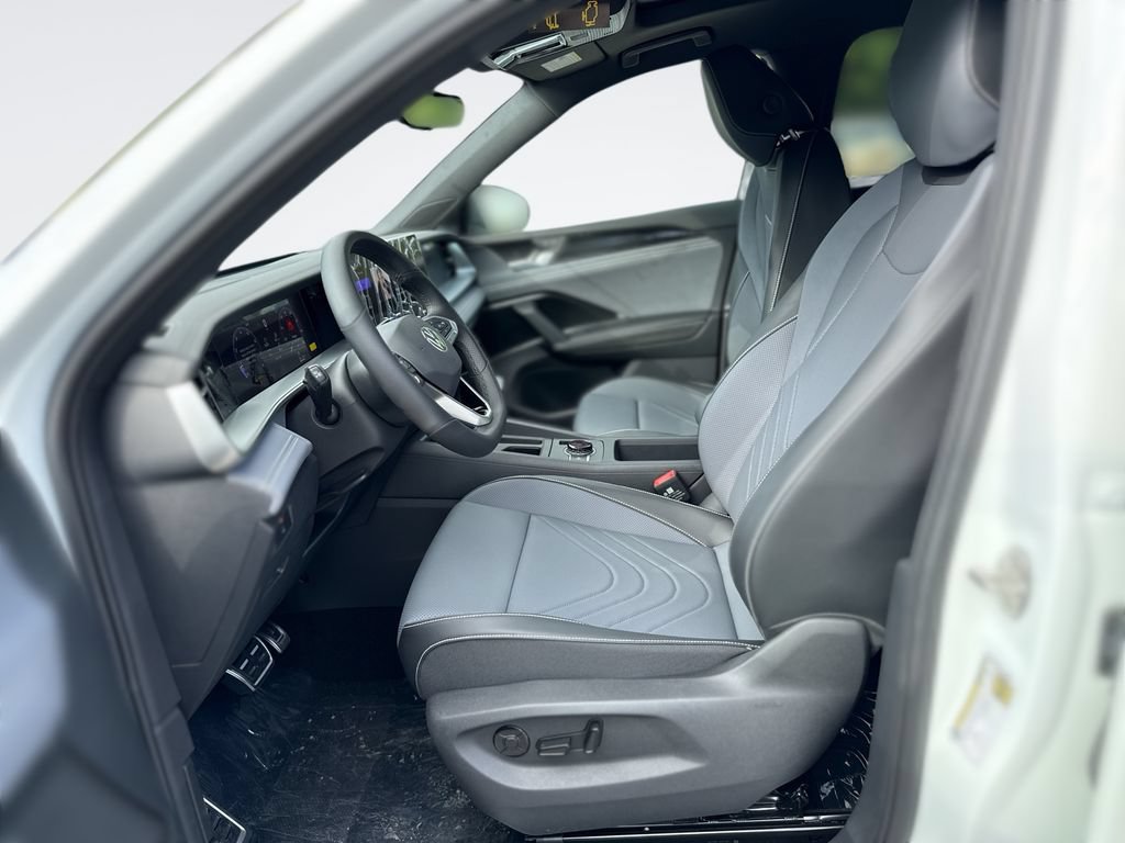 New 2026 Volkswagen Tiguan SE R-Line FWD image 13