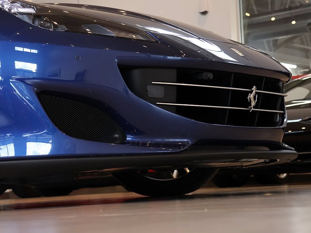 Certified 2019 Ferrari Portofino RWD image 17