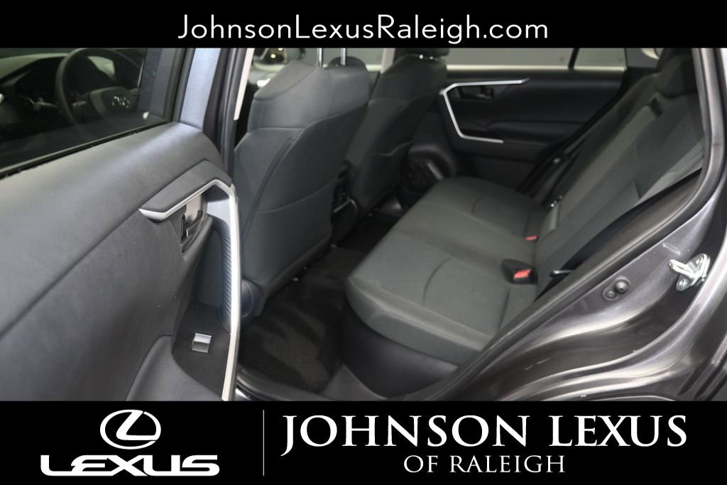 Used 2021 Toyota RAV4 LE AWD/4WD image 12