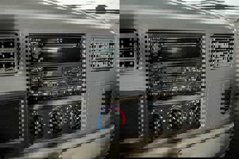 Used 2000 Ford F350 Lariat image 25