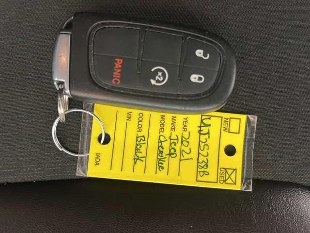 Used 2021 Jeep Cherokee Latitude Plus image 16